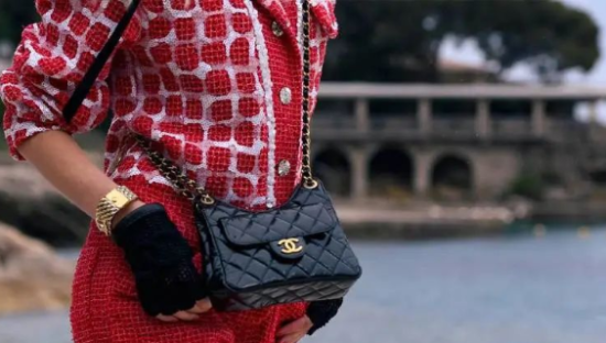 少点两片午餐肉，多买一个香奈儿