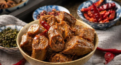 谁“偷袭”了卤味三巨头？