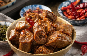 谁“偷袭”了卤味三巨头？