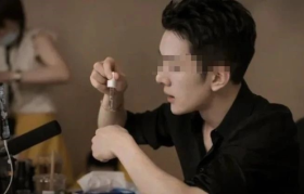 李佳琦PUA打工人？网友：建议查税