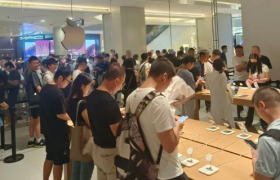 iPhone15开售，黄牛称行情不如去年