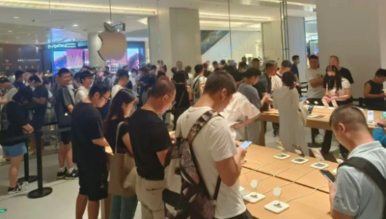 iPhone15开售，黄牛称行情不如去年