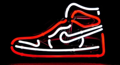 这届年轻人，爱去奥莱捡漏耐克鞋