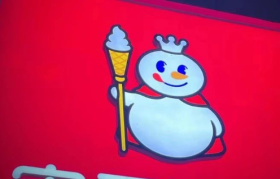 实名举报蜜雪冰城，鸿星尔克离谱又好笑！