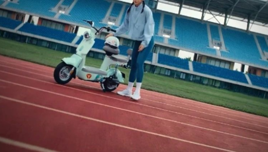 全网群嘲的“跨栏女神”，把雅迪坑惨了？！