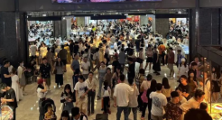 金价跳水也要囤金，深圳水贝人挤人