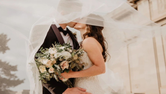 恐婚的年轻人与红火的婚礼经济正在拉扯