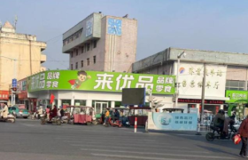 零食折扣店，瓜分县城青年