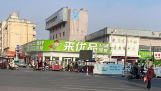 零食折扣店，瓜分县城青年