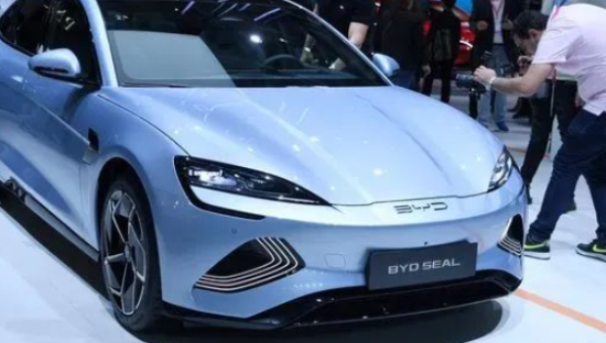 中国新能源车：从卖向全球，到扎根全球