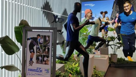 户外赛道拥挤，我们看到了这些缝隙