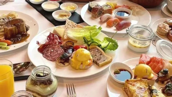 自助餐怎么就不行了？年轻人赶着办“年卡”