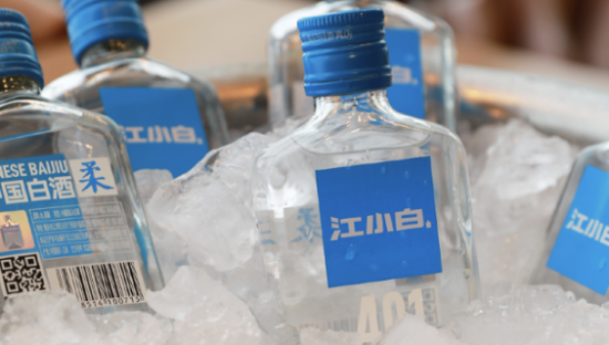 江小白困在小市场