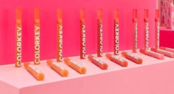 ​李佳琦双十一再卖眉笔，新欢脚踩花西子