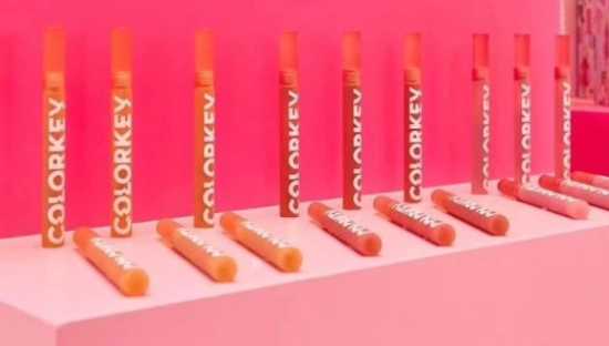 ​李佳琦双十一再卖眉笔，新欢脚踩花西子