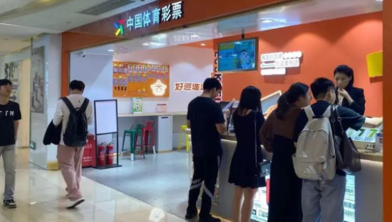 年轻人沉迷刮刮乐，有人一天买3万元