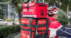 肯德基“大便门”曝光，网友：外卖宅急便！