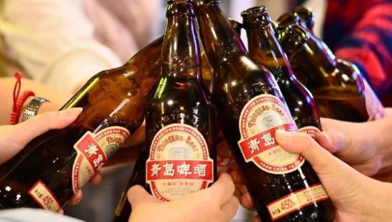 青岛啤酒“小便门”再曝新瓜，反转停不下来…