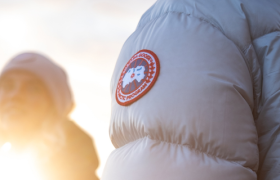 千元羽绒服惹争议，国产品牌就该挨骂？