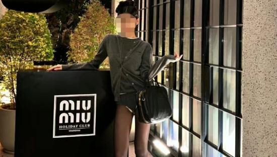 纯欲网红“内裤外穿”，这个品牌被吐槽像“尿不湿”？！