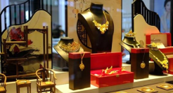 金价暴涨，黄金珠宝公司又来排队IPO了