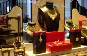 金价暴涨，黄金珠宝公司又来排队IPO了