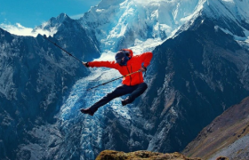 “精致抠”的年轻人，捧红冲锋衣