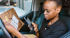 拼多多“砍”了亚马逊一刀