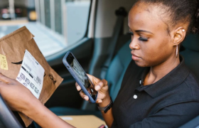 拼多多“砍”了亚马逊一刀