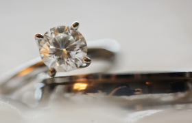 买钻石的年轻人越来越少了