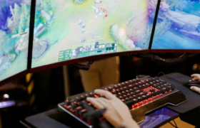 游戏直播，不赚钱的“遮羞布”掉了