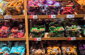 赵一鸣，撞到了零食大战的枪口上