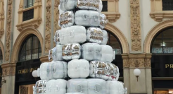 丑哭全网的Gucci“圣诞树”，随机尬死一个路人