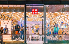 李宁出海，从香港买楼开始