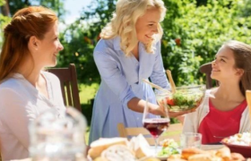 里季精华涉“虚假宣传”：狂飙的“抖式美妆”的机遇与阵痛