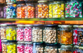 零食很忙顶着雷，再收10亿投资