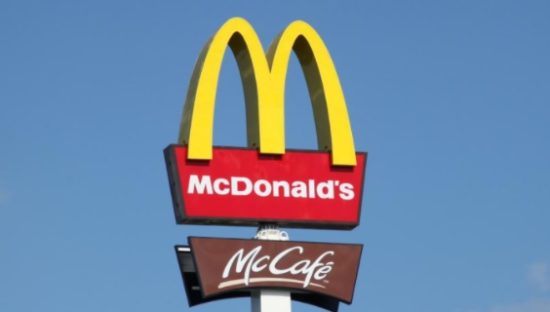 今日起涨价！2亿“穷鬼”的脸被麦当劳打肿了