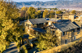 旅游行业爆单的 2023：大理火完淄博火