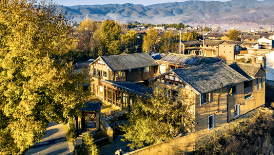 旅游行业爆单的 2023：大理火完淄博火