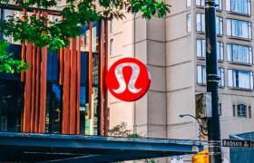 lululemon把店开到抖音，走向低线