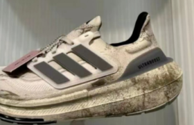 阿迪达斯“脏东西”遭群嘲，网友：像踩了屎！