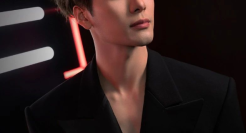 比杜蕾斯还野！王嘉尔口红广告翻车笑疯了