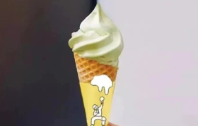 2024，冰淇淋“硬刚”奶茶？