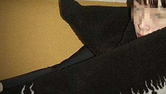 巴黎世家“阴间”新春广告，比李佳琦卖寿衣还绝！