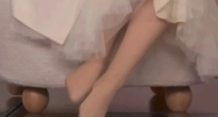 “春晚第一美腿”刷爆全网，五粮液蚌埠住了