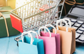 拼多多、淘宝、京东：拼低价、卷服务、强技术