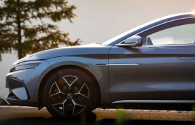 比亚迪宣战，新能源车市杀疯了？