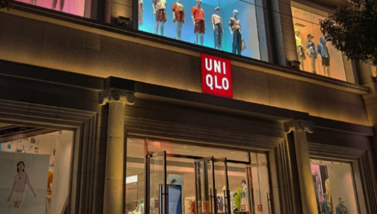 优衣库“阴间卖货”画面曝光，小杨哥蚌埠住了哈哈哈！