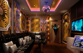 9年倒闭7万家，年轻人抛弃KTV