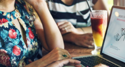 抢商家、夺用户、比低价，抖音、快手、小红书“奇招尽出”